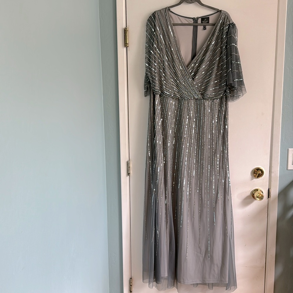 Stunning, like-new formal.  Perfect for a wedding or formal affair.